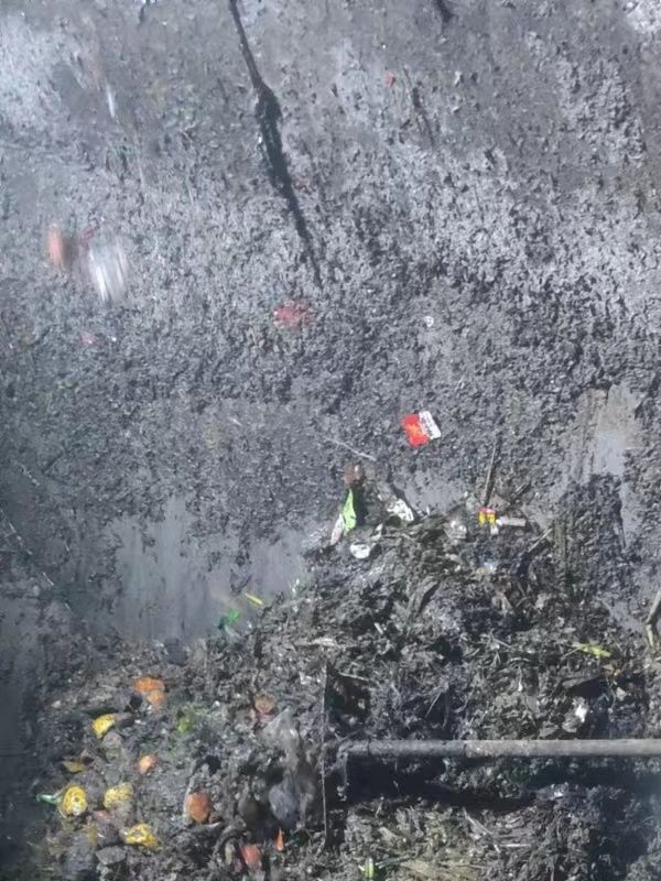 铁山港污水池清理