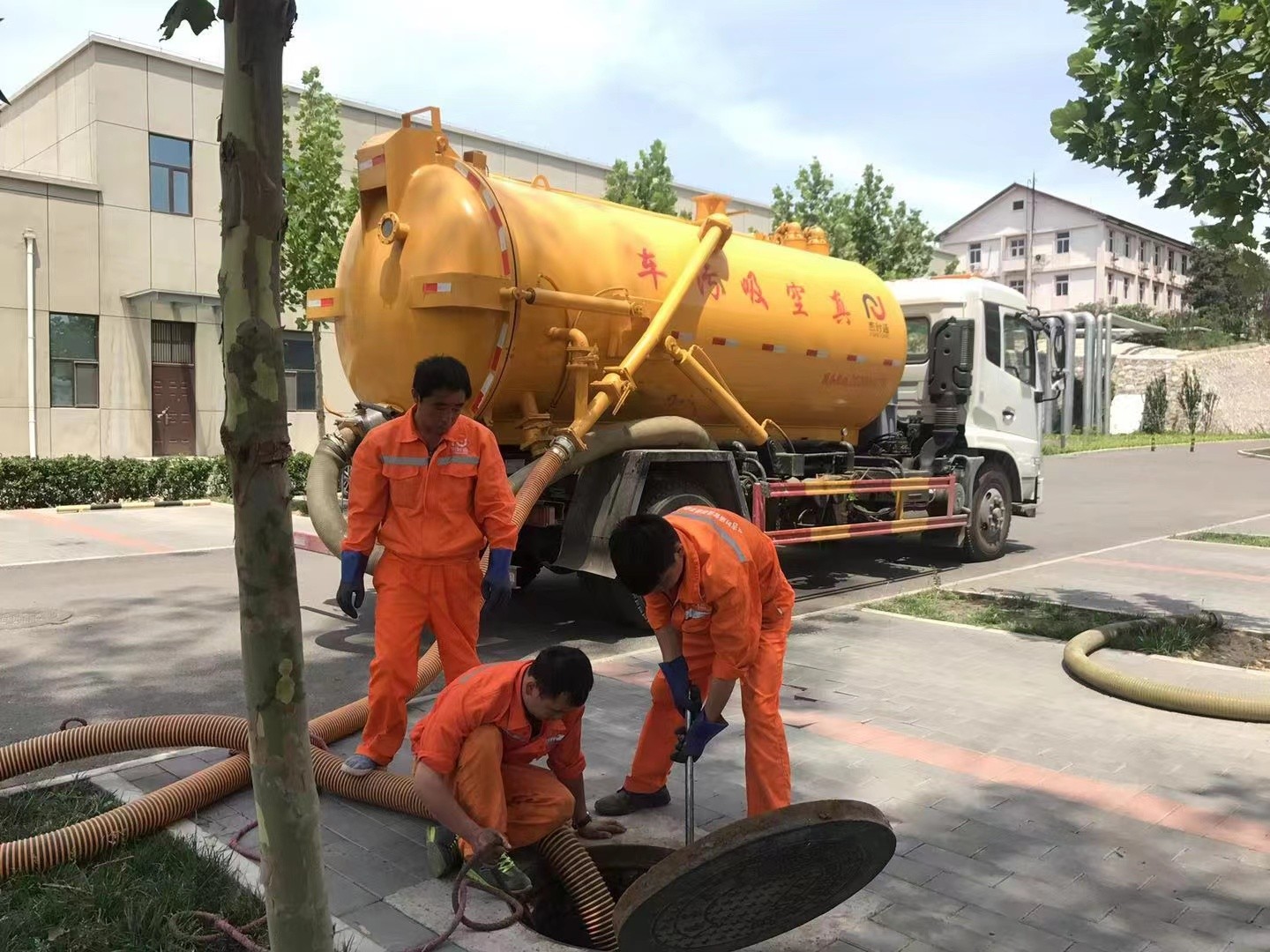 铁山港化粪池清理与5-8吨吸粪车施工效率分析
